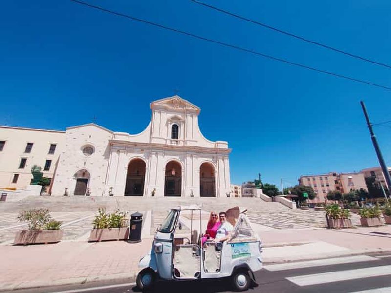 Billet Cagliari : visite en tuk tuk du centre historique, des plages et du parc des flamants roses