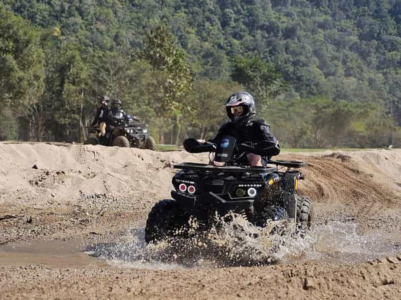 Billet Chiang Mai : excursion d'une journée aux cascades collantes, quad et tyrolienne
