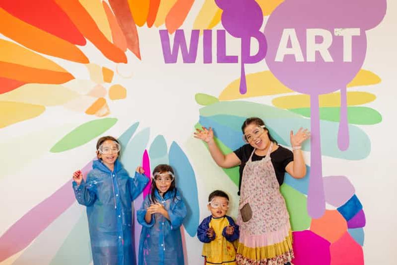 Billet Canggu : Peinture néon sous lumières UV, avec des outils fun insolites