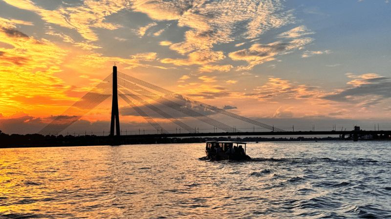 Billet Riga : visite privée en bateau le soir ou au coucher du soleil
