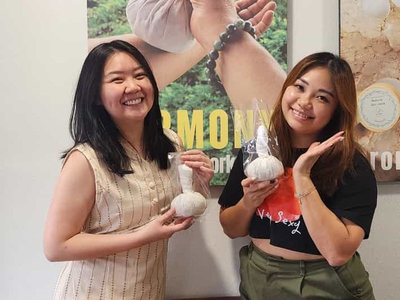 Billet Chiang Mai : atelier de fabrication de boules de massage thaïlandaises aux plantes