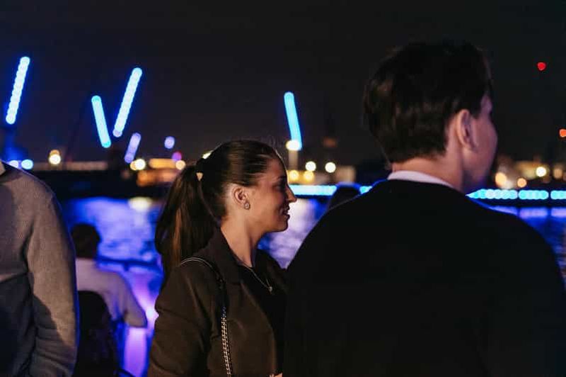 Billet Hambourg : croisière nocturne d'une heure sur les lumières du port