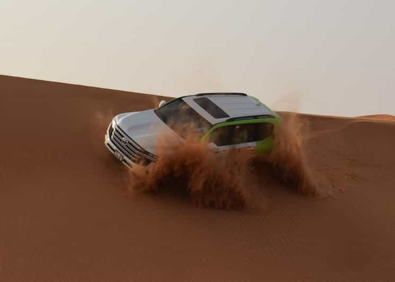 Billet Dubaï : safari dans les dunes rouges, quad, balade à dos de chameau, dîner barbecue