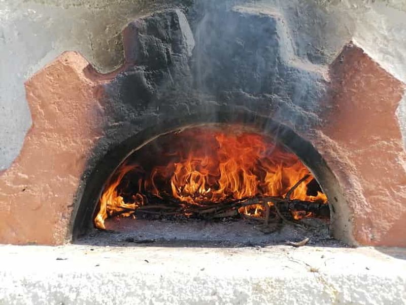 Billet Égine : Cours de cuisine utilisant un four à bois traditionnel