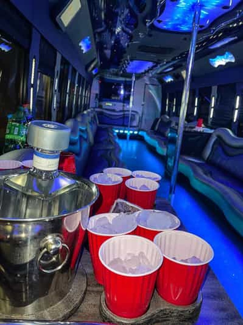 Billet Tournée des clubs hip-hop avec bus de fête et alcools de premier choix