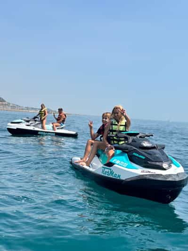 Billet Excursion d'une heure en jet-ski : Castelldefels – Côte de Garraf, avec transfert
