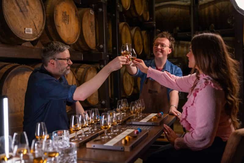 Billet Dublin : Cours de dégustation de whisky et de chocolat à la distillerie Jameson