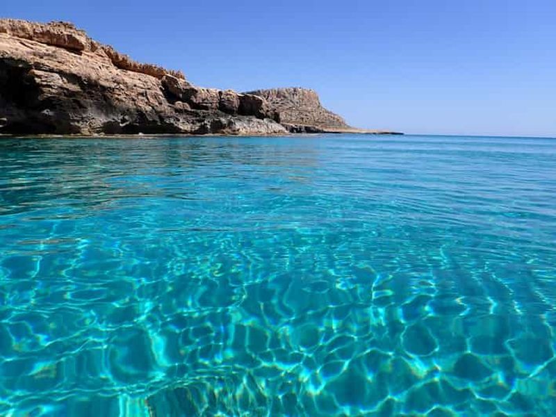 Billet Excursion guidée de 3 heures en kayak dans les grottes marines du Cap Greco