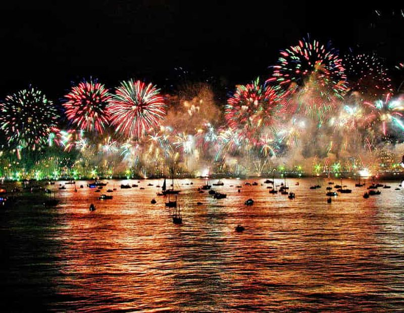 Billet Réveillon du Nouvel An sur un catamaran VIP à Lisbonne avec feux d'artifice