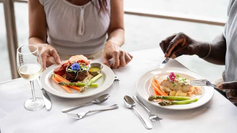 Billet Montréal : Dîner-croisière 3 ou 5 services avec DJ et danse