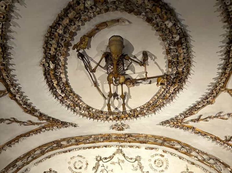 Billet Rome : visite en petit groupe des cryptes des capucins et des légendes fantomatiques
