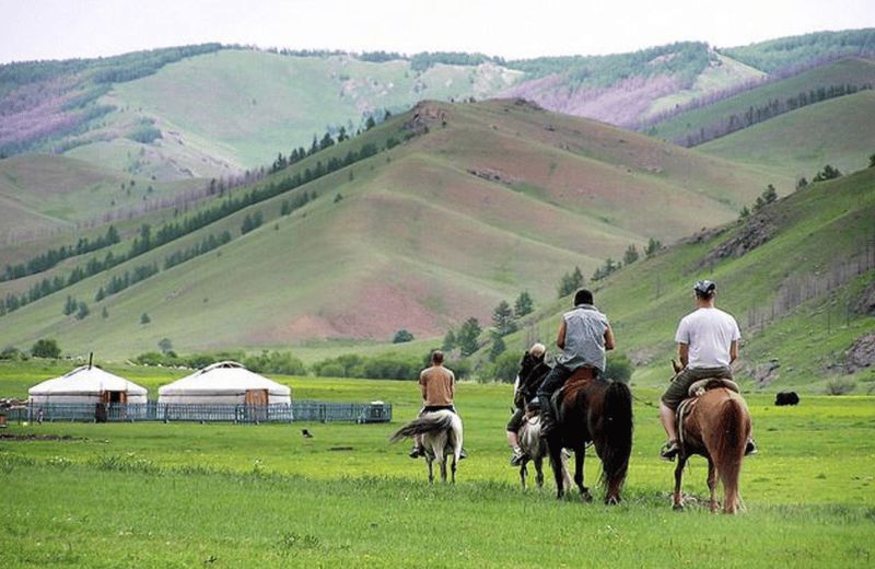 Billet NOMADES DE MONGOLIE : Trek de 2 jours à cheval et tour de traite des vaches