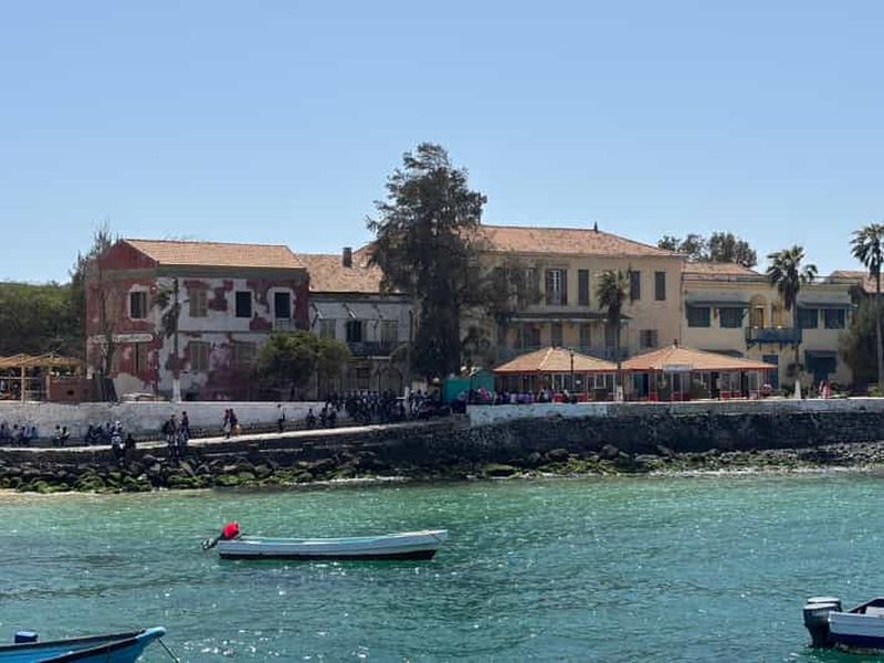Billet Île de Gorée : visite guidée approfondie avec accès à des lieux méconnus