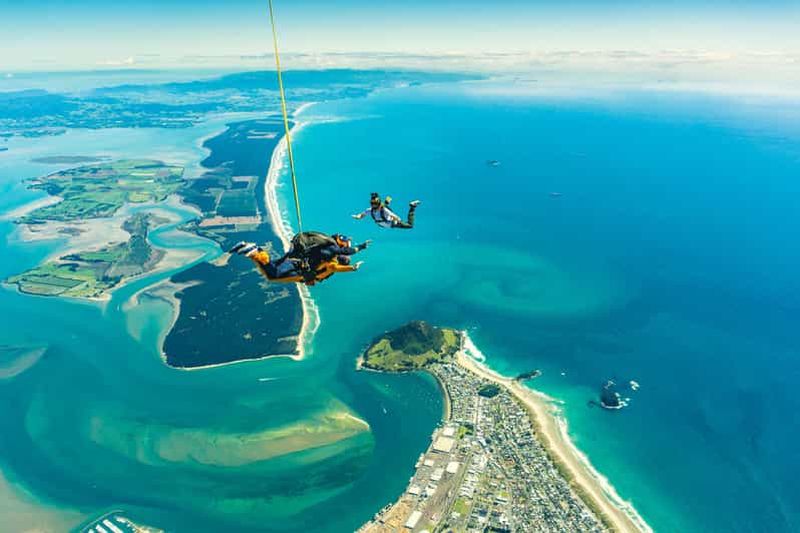 Billet Depuis Tauranga : Saut en parachute au-dessus du Mont Maunganui