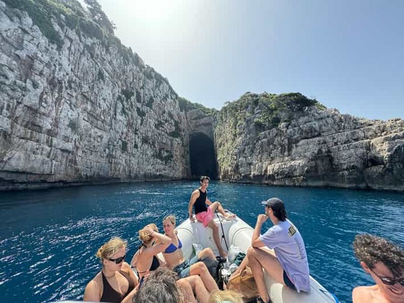 Billet Vlore : Île de Sazan, grotte de Haxhi Ali et Karaburun en bateau rapide