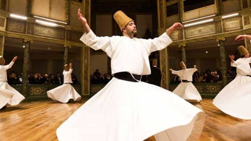 Billet Istanbul : Dîner traditionnel turc et expérience avec les derviches