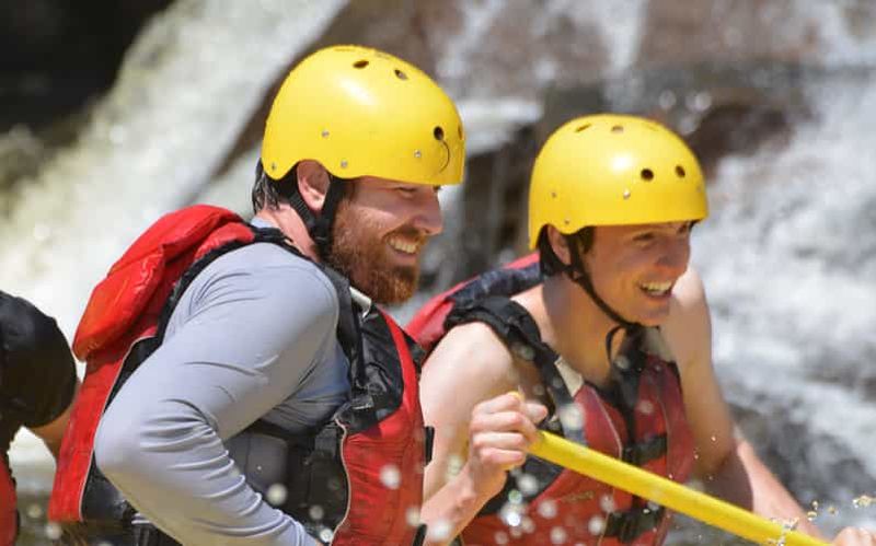 Billet Journée complète de rafting en eaux vives sur la rivière Rouge