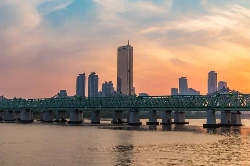 Billet Séoul : balade à vélo au coucher du soleil sur le fleuve Han avec spectacle de la fontaine arc-en-ciel