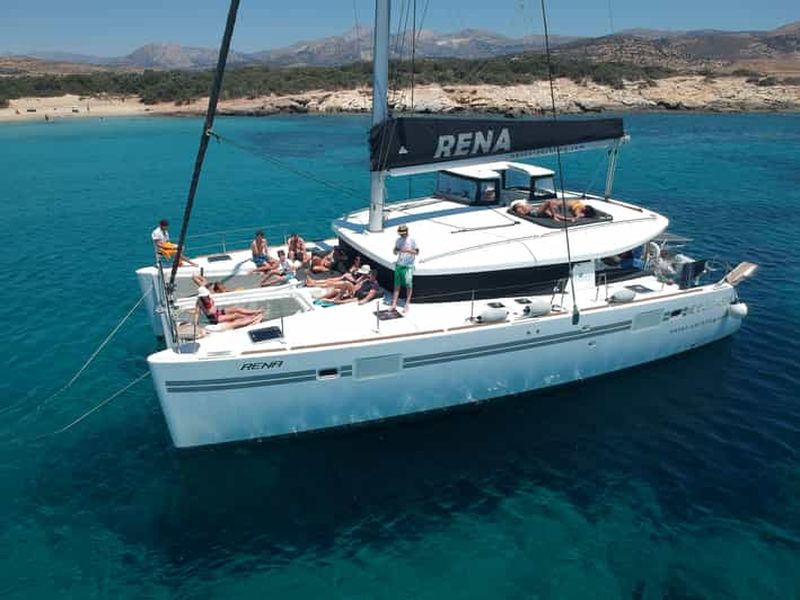 Billet Naxos : croisière en catamaran avec arrêts baignade, repas et boissons