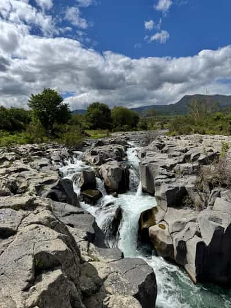 Billet L’Etna et les gorges de l’Alcantara, une expérience guidée entre lave et canyon avec prise en charge