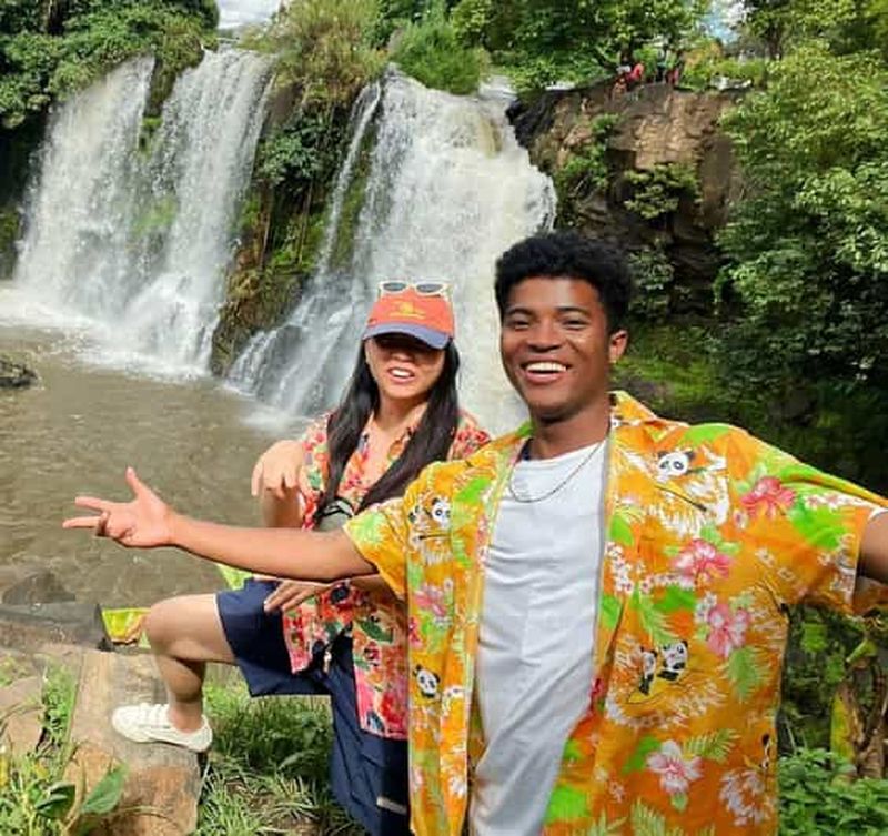 Billet Antananarivo : excursion au parc des lémuriens, aux geysers et aux cascades