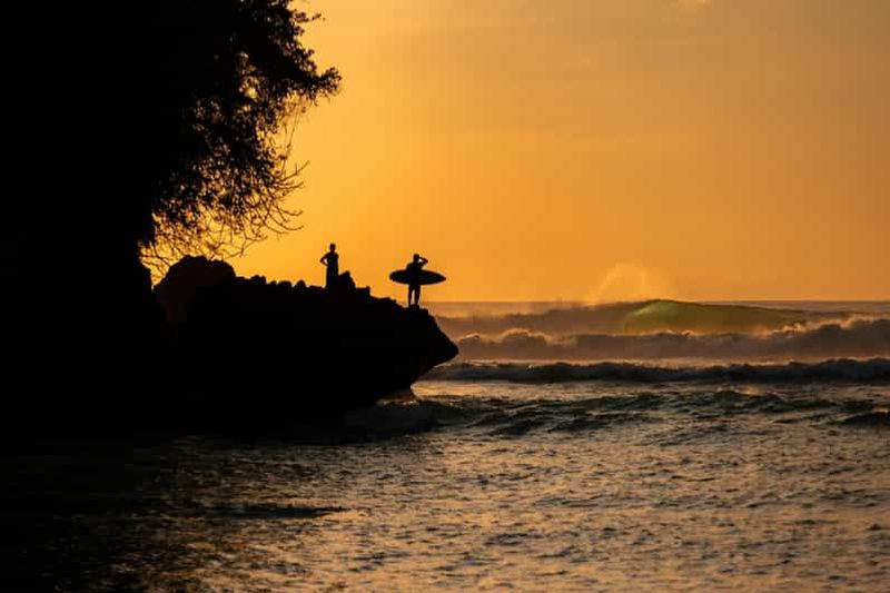 Billet Selong Belanak : cours de surf au coucher du soleil en petit groupe