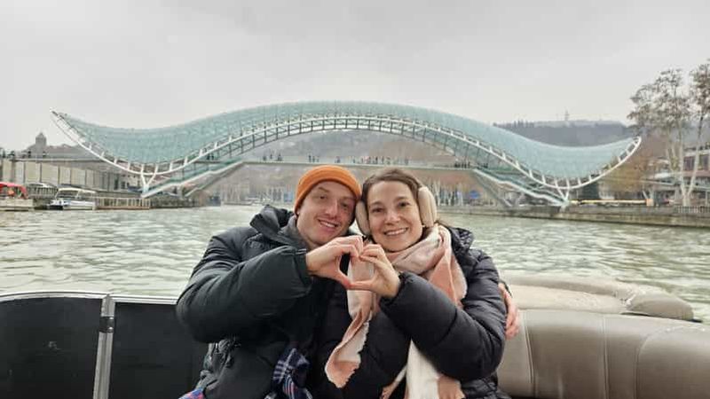 Billet Tbilissi : sortie en bateau sur le Mtkvari avec guide ou musique et vin