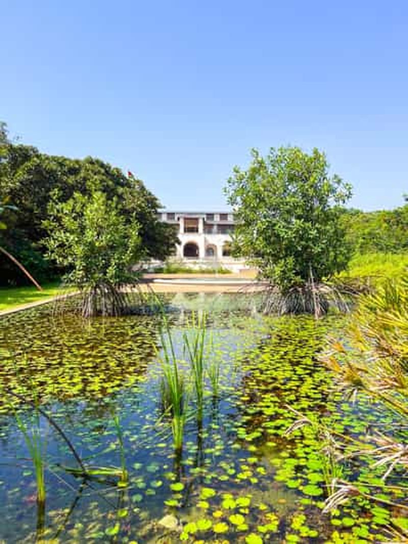 Billet Parcours artistique à Lomé : Palais de Lomé, Paul Ahyi et plus encore