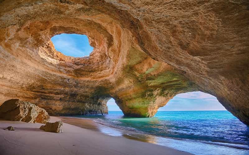 Billet Algarve : exploration de la grotte de Benagil en stand up paddle