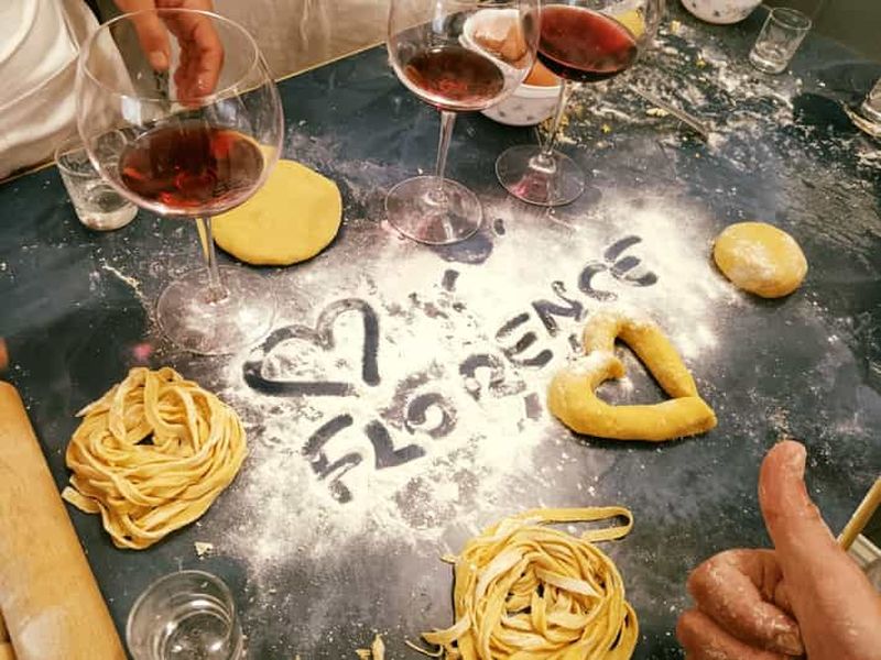 Billet Florence : atelier pâtes avec dîner, vin et... chant !