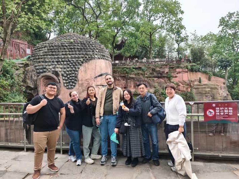 Billet Visite du centre de recherche sur les pandas, du Bouddha géant de Leshan et de plusieurs attractions