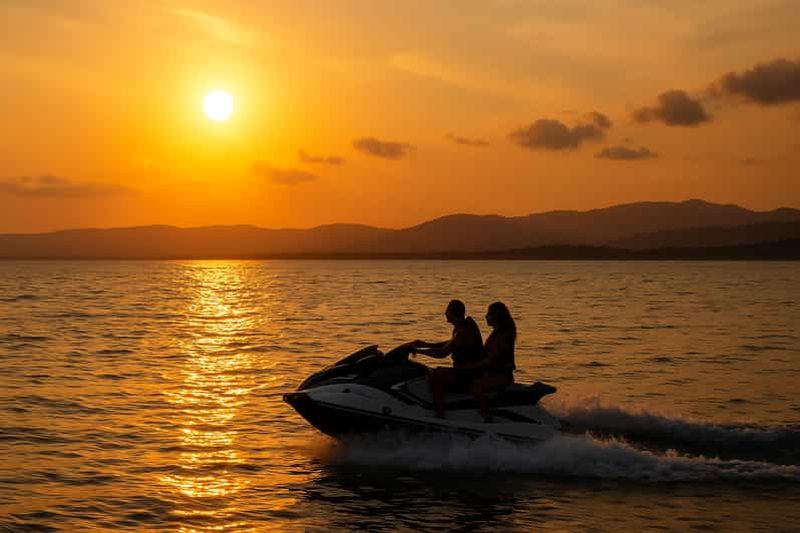 Billet Cannes : excursion en jet ski au coucher du soleil vers les îles de Lérins