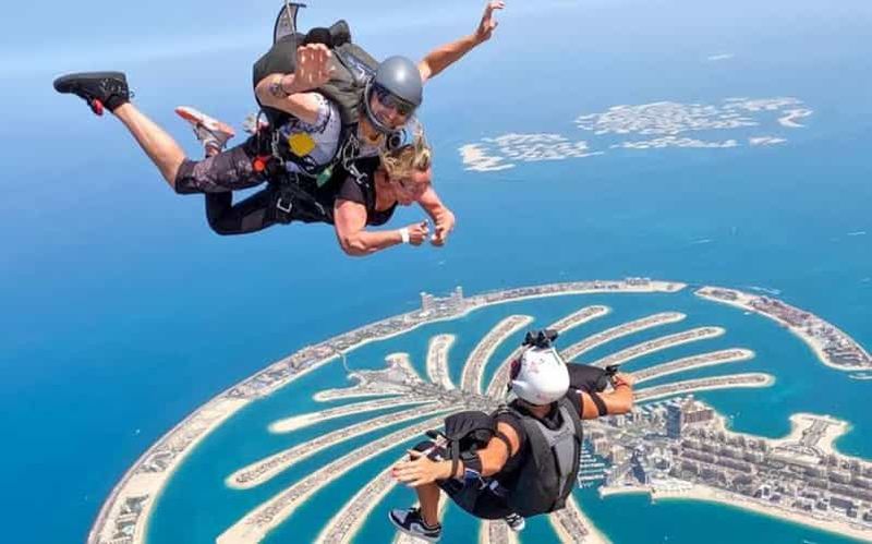 Billet Dubaï : expérience de saut en parachute en tandem avec vue sur The Palm