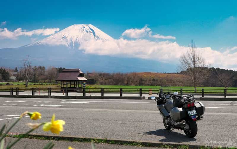 Billet Au départ de Tokyo : visite privée en moto - Fuji, Hakone, Onsen