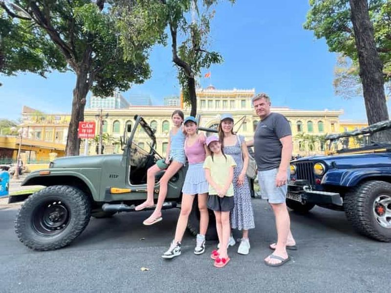 Billet Explorez Ho Chi Minh Ville en une demi-journée en Jeep Car