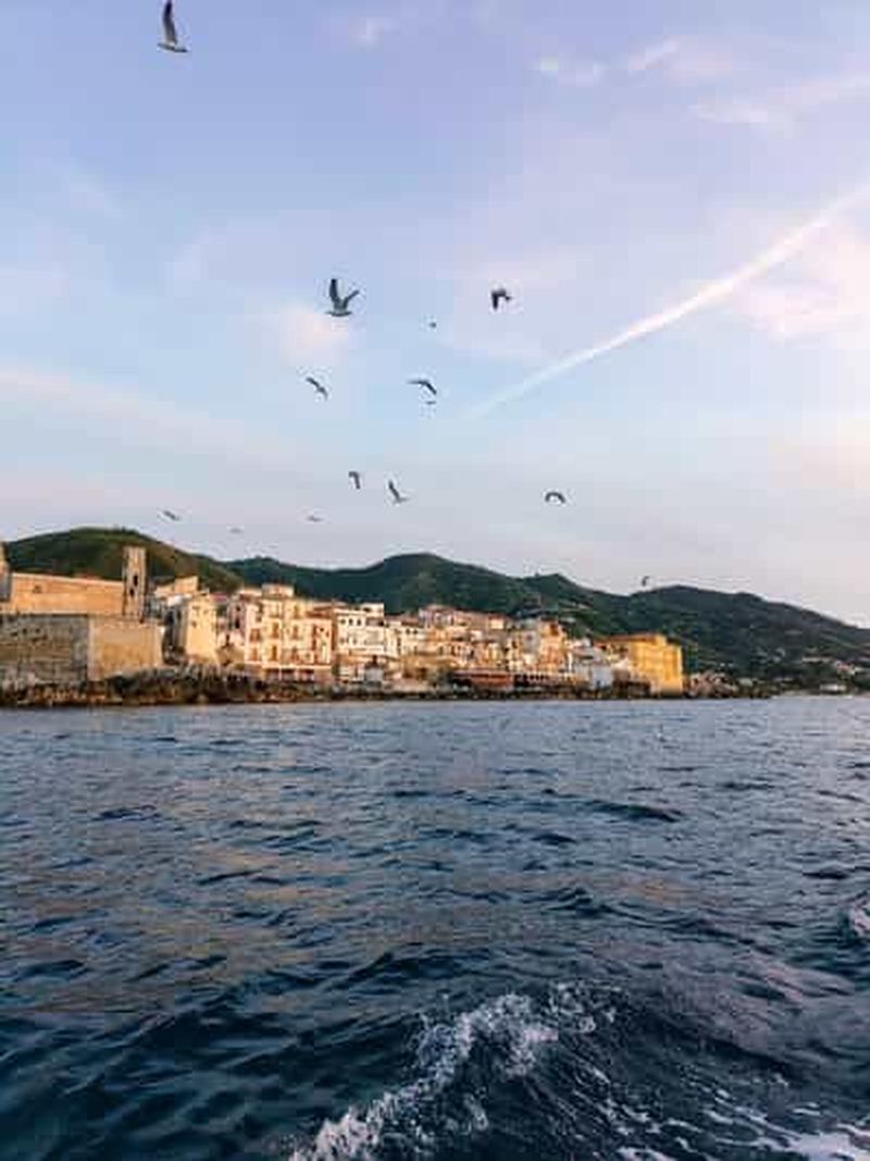 Billet Cefalù : Mini Yacht avec arrêts plongée, grottes et apéritif