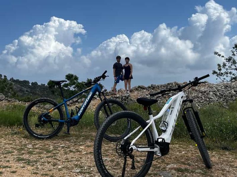 Billet Visite privée de l'île de Hvar en vélo électrique (visite autonome)