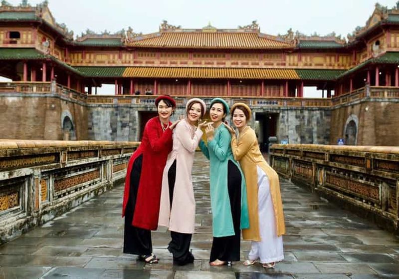 Billet Hué : visite privative de la cité impériale, des tombeaux royaux et des pagodes