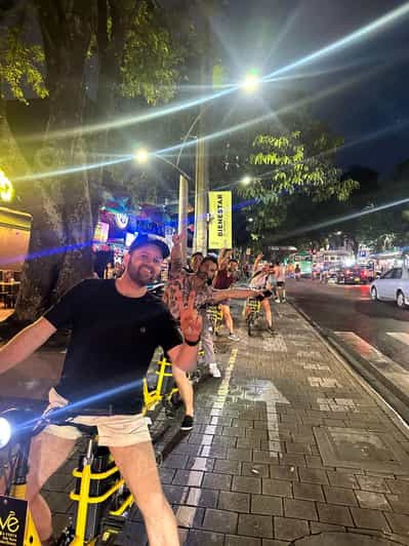 Billet Visite nocturne privée de Medellín à vélo électrique + dîner gastronomique