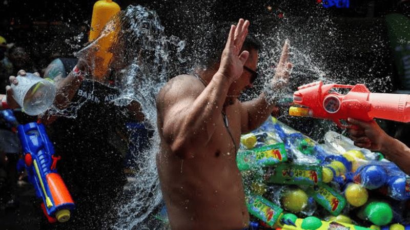 Billet Bangkok : tournée des bars en tuk-tuk avec boissons pour le Songkran 2026