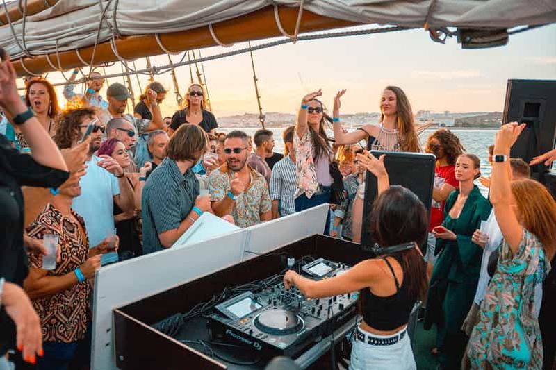 Billet Lisbon Boat Party - DJ live et afterparty avec entrée au club VIP