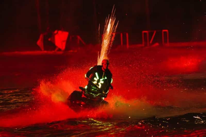 Billet Phú Quốc : Symphonie de la mer avec jet-ski et spectacle de feux d'artifice
