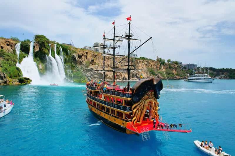 Billet Antalya : excursion d'une journée en bateau pirate à Lara avec déjeuner et boissons non alcoolisées