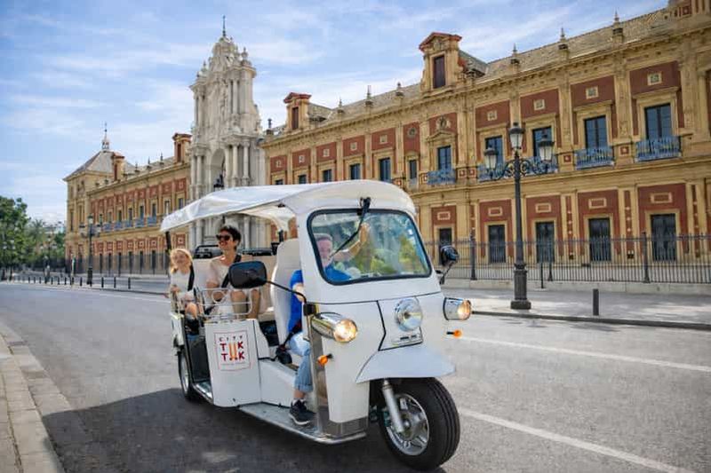 Billet Les temps forts de Séville : visite panoramique en tuk-tuk (journée ou coucher de soleil)