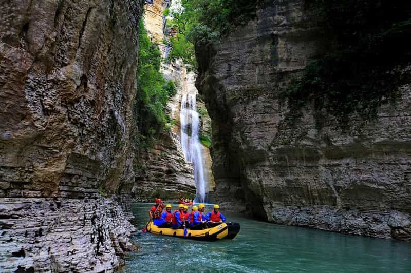 Billet Au départ de Golem ou Durrës : aventure de rafting dans les canyons d'Osumi