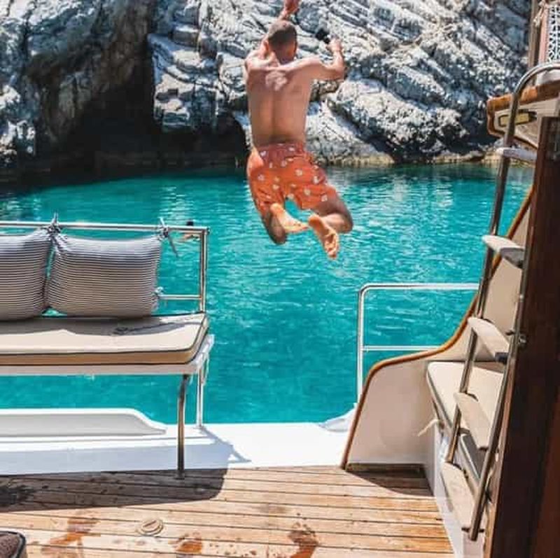 Billet Folégandros : sortie en bateau de groupe avec plongée avec tuba