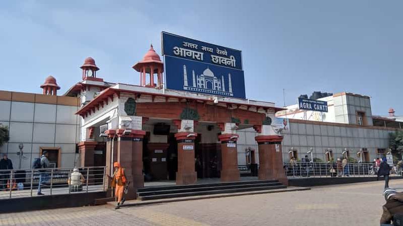 Billet Transfert de l'aéroport ou de la gare d'Agra à l'hôtel avec visite citadine