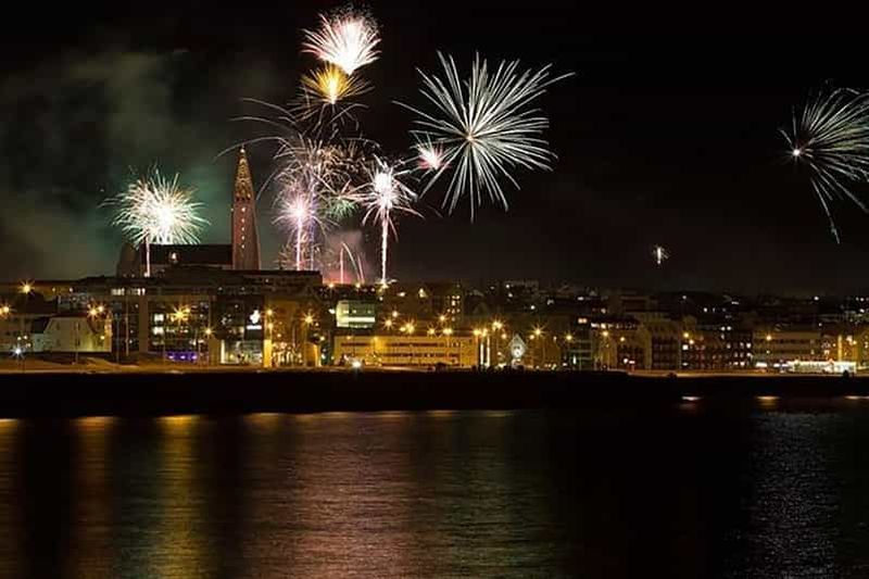 Billet Depuis Reykjavik : Feux d'artifice du Nouvel An en bateau
