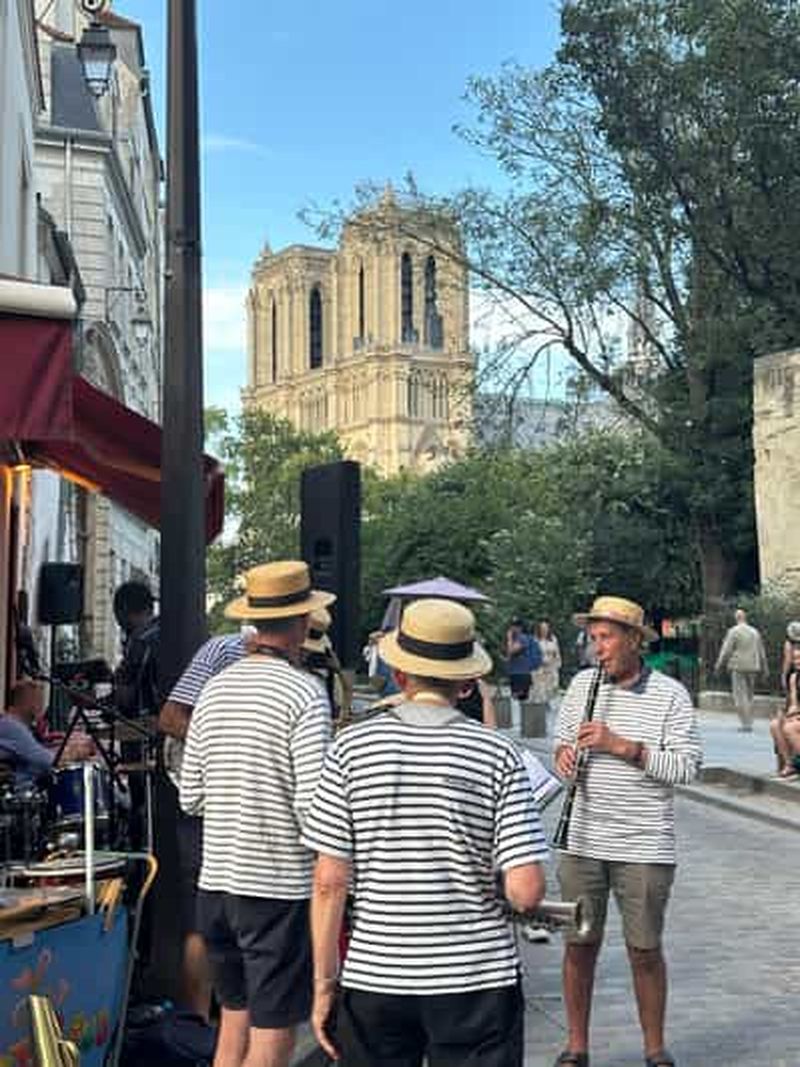 Billet Notre-Dame et Île de la Cité – Louvre avec un habitant