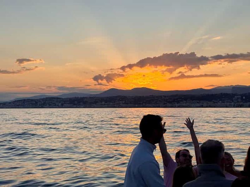 Billet Nice : Tour en bateau au coucher du soleil avec vin et collations locales